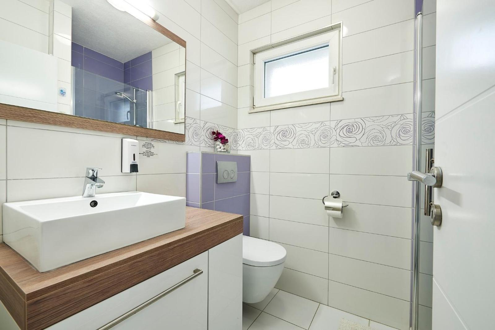 Apartments With A Parking Space Mavarstica, Ciovo - 17803 Трогир Стая снимка
