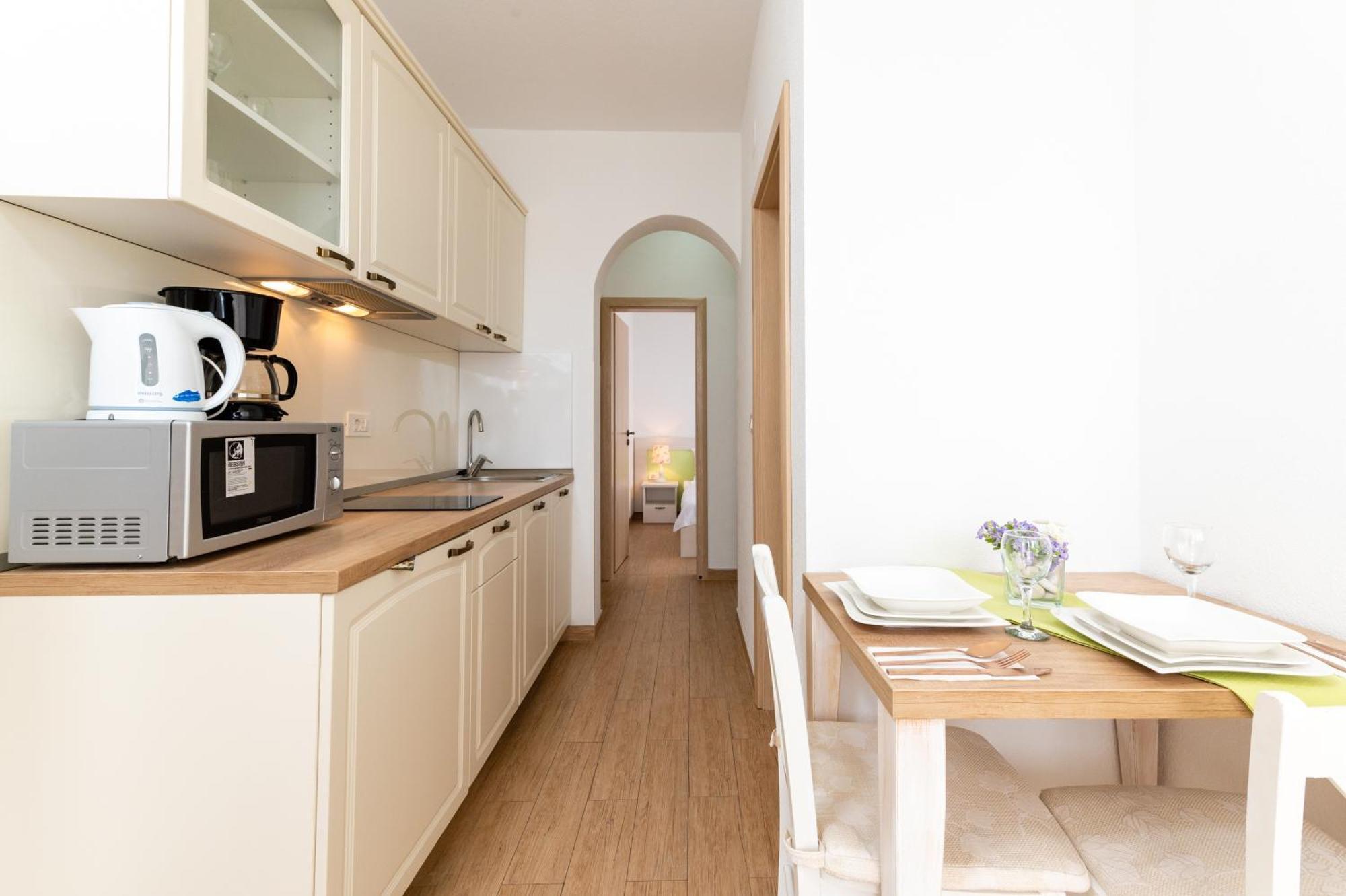 Apartments With A Parking Space Mavarstica, Ciovo - 17803 Трогир Стая снимка